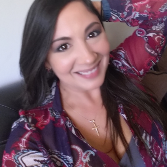 😊 Hello Poshers 🐞 - Picture 2 of 2